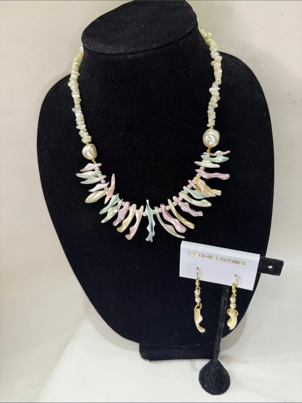 Pastel Puka Shell Fringe 20 In Necklace Pearl Gold Accent & Pierced Earrings